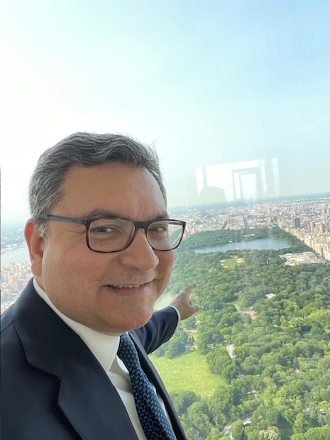 WILRE 2025 Luxury Roundtable's Mickey ALAM KHAN pointing to Central Park from 111 W 57th St QuadPlex 80 penthouse on market for $110 million